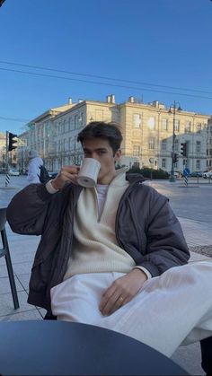 Europe Winter Fashion, Muka Lelaki, Europe Travel Outfits, Classy Outfits Men, Spring Outfits Men, Europe Outfits, Outfits Hombre, Europe Winter, Guys Clothing Styles