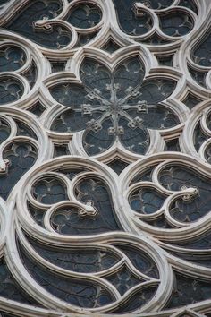 an intricate design on the side of a building