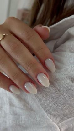 White Gel Almond Nails, Neutral Almond Nails Winter, Nail Inspo Dip Powder Almond, Cute Clean Girl Nails, Classy Clean Nails, Hoco Nail Ideas Black, White Neutral Nails, Beige Almond Nails, Glossy White Nails