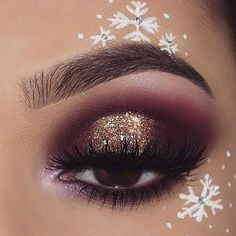 Trucco Smokey Eye, Best Face Makeup, Gold Glitter Eyeshadow, Prom Eyes, Rose Gold Eye Makeup, Gold Eye Makeup, Smokey Eyeliner, Christmas Makeup Look, Prom Eye Makeup