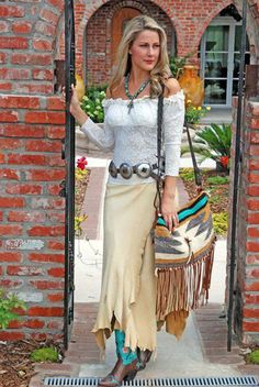 Mode Country, Cowgirl Magazine, Cowgirl Dresses, Wilde Westen, Estilo Country, Rodeo Outfits, Maxi Rok, Estilo Hippie, Lifestyle Ideas