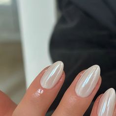 Gel Nails Ideas Chrome, Summer Wedding Nails Bridesmaid, Nude Chrome Nails Almond, Milky Chrome Nails, Hen Do Nails, Summer Nails Chrome, Vanilla Chrome Nails, Vanilla Nails, Chrome Nail Colors