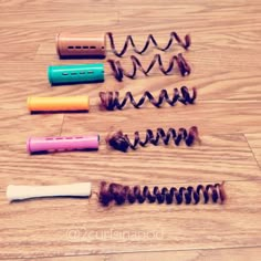 Different Curl creation from different roller sets Follow for more styles http://www.yeahsexyweaves.tumblr.com Rod Curls, Different Curls, Twisted Hair, Perm Rods, Roller Set, Natural Hair Tips, Permed Hairstyles, Natural Hair Journey, Back To Nature