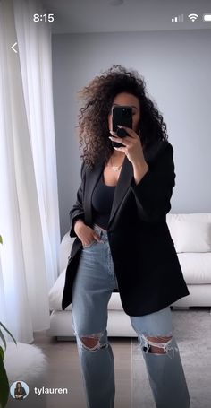 Open Blazer Outfit No Shirt, Minimalist Wardrobe Black Women, Mua Outfits Black Casual, Fall Office Attire Women, All Black Outfits For Black Women, Blazer Outfits For Black Women, Capsule Wardrobe Black Women, Womens Baggy Jeans Outfit, All Black Outfits For Women Casual