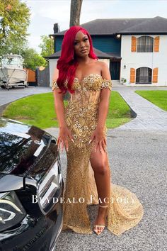 Crystals Sweetheart Neck Gold Slit Long Prom Dress Inspiration Images #2024 #prominspiration Gold Prom Dresses Black Women, Prom 23, Queen Drawing, Girl Prom, Orange Prom Dresses, Prom 2023