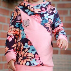 Kapuzenpullover nähen mit Schnittmustern & Anleitungen | Makerist Hoodie Sewing Pattern, Baby Hoodie, Sewing Clothes, Sewing Inspiration, Sweater Hoodie, Kimono Top