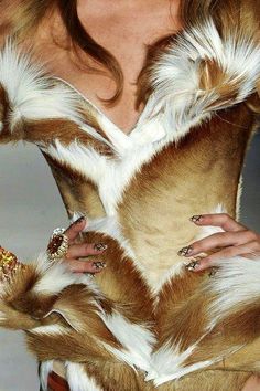 Fur - what is beauty. Fabulous Furs, Fur Fashion, Looks Vintage, Fashion Killa, Fashion Details, Fashion Week Spring, Couture Fashion, New York Fashion, Runway Fashion