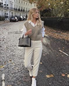 Old Money Autumn Outfits Women 2024: 25+ Ideas You Will LOVE 15 بريانكا شوبرا, Old Money Outfit, Money Outfit, Winter Fashion Outfits Casual, Old Money Outfits, Outfit Chic, Work Fits, Old Money Style