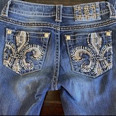 Nwot Miss Me Signature Skinny Jeans Size 26 Beautiful Embroidery And Design On Belt Loops And Pockets No Stains Or Spots Anywhere Miss Me Jeans, Jeans Color, Beautiful Embroidery, Miss Me, Jeans Size, Color Blue, Women Jeans, Embroidery, Women Shopping