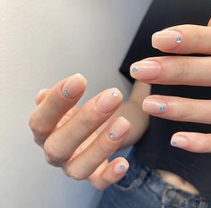 Minimalist Nail, Nail Trend, Minimalist Nail Art, Lines On Nails, Pearl Nails, Can Diy, Sparkle Nails