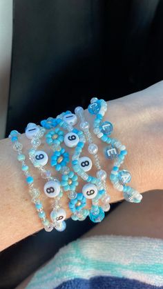 1989 Taylor Swift Accessories, Glass Bead Friendship Bracelet, Cute Bead Bracelet Ideas Aesthetic, Beaded Friendship Bracelet Ideas, Swifty Bracelets, Swiftie Bracelet Ideas, Taylor Bracelets, 1989 Taylors Version