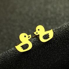 Cute 14k Gold Plated Stainless Steel Cartoon Duck Stud Earrings Perfect Gift For Kids & Adults Trendy & Unique Jewelry & Accessories Color: Golden Duck Jewelry, Mod Earrings, Stud Earrings For Men, Stone Dangle Earrings, Chunky Earrings, Sunflower Earrings, Womens Earrings Studs, Open Hoop Earrings, Handmade Earrings Beaded