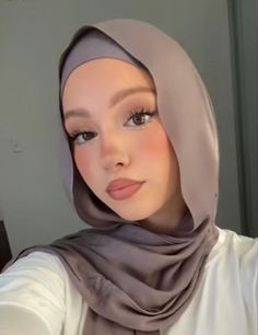 Hijabi Inspiration, Hijab Makeup, Modern Hijab Fashion, Stylish Hijab, Modest Fashion Hijab, Fashion Sketches Dresses