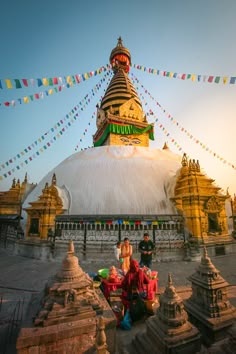 Temple Swayambhunath, Katmandou, Népal / Swayambhunath Temple, Katmandou, Nepal Swayambhunath Temple, Nepal Flag, Building Connections, Spiritual Photos