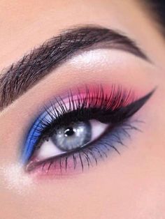 red, white, and blue eye makeup look Cute 4th Of July Makeup Looks, Best Makeup Looks For Blue Eyes, 4 Of July Makeup Ideas Easy, 4th Makeup Ideas, Red And Blue Eye Makeup