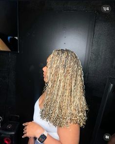 Blond Brown Braids Black Women, Blonde Knotless Boho Bob, Bob Boho Braids With Color, Blonde Bob Knotless Braids, 30 613 Knotless Braids, Boho Knotless With Highlights, Mixed Blonde Boho Knotless Braids, Ombré Blonde Boho Knotless Braids, Blonde Short Boho Braids