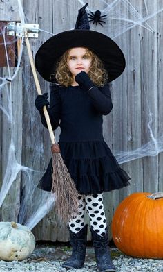 Kids Witch Costume, New Halloween Costumes, Classic Halloween Costumes, Witch Costumes, Diy Costumes Kids, Diy Halloween Costumes For Kids, Diy Kostüm, Witch Halloween Costume, Couples Halloween