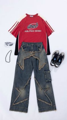 Jeans With Stars On Them, Red With Black Outfit, Men’s Clothes Y2k, Hyper Pop Fashion, Y2k Star Fashion, Star Pants Outfit, P1h Outfit, Over Size Outfit, Star Inspired Outfits