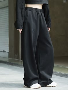 Trendy Loose Pants, Baggy Wide Leg Pants, Wide Comfy Pants, Black Palazzo Pants Outfit Casual, Oversized Black Pants, Oversized Pants Outfit, Outfits Wide Leg Pants, Baggy Black Pants, Black Pants Baggy