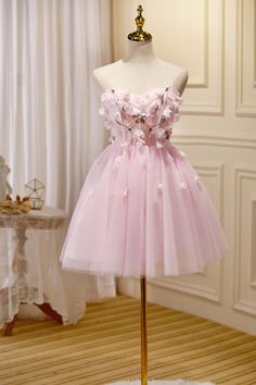 Step into a world of elegance with the Wisteria A-line Tulle Short Homecoming Dress. The A-line silhouette flatters every figure, and the luxurious tulle fabric adds a touch of whimsy. A sweetheart neckline and sleeveless cut exude femininity, while the pink hue brings out your youthful charm. The lace-up back ensures the perfect fit, as handmade flowers, appliqués, and beading add intricate details that shine with sophistication. Designed with grace in mind, dress Wisteria is everything you nee Pink Bustier Dress, Kawaii Homecoming Dress, Pink Party Dress Short, Short Pink Prom Dress, Pink Prom Dresses Short, Beading Applique, Prom Dress Cute, Strapless Homecoming Dresses, Vestidos Color Rosa