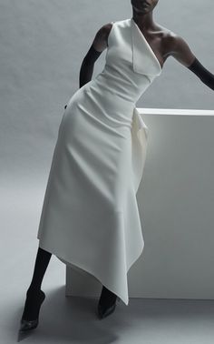 Minimal Dress, Winter 2022, Chic Dress, Moda Operandi, Evening Wear, Classy Outfits, Fashion Collection, Cute Dresses