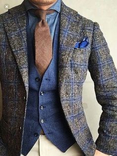 The error of vintage men's suits seems to diminish each passing day. Join me to revive the Sir's and gentlemen of London. Casual Suits Men, Mens Casual Suits, A Man In A Suit, Man In A Suit, Formal Men Outfit, Mens Fashion Blazer, Color Combinations For Clothes, Mens Fashion Smart, Mens Fashion Classy