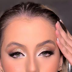 Birthday Makeup, Gold Eyeshadow, Make Beauty, Make Hair, Make Up Inspo, How To Make Hair, Makeup Art, Maquillaje De Ojos