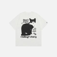 Front view of the white Chilling Cat Graphic T-shirt in a gray background Cat Shirt Design, 90s Aesthetic Fashion, Y2k Grunge Aesthetic, 90s Y2k Fashion, Cozy Outfits, Summer Bodycon Dress, Hoodie Cozy, Summer Wedding Outfits, Cat Graphic Tee