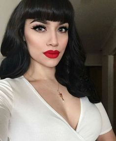 Bangs Round Face, Chica Dark, Ariel Hair, Pinup Hair, Black Wig, Retro Hairstyles, Hairstyles For Round Faces, Grunge Hair