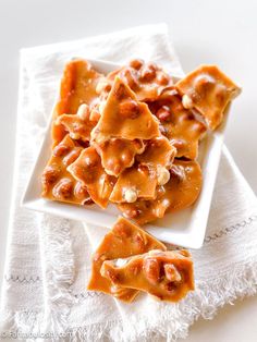 This old-fashioned peanut brittle recipe is the best! So easy and has the best flavor. Peanut Brittle Recipe Old Fashioned, Homemade Peanut Brittle, Easy Dinner Desserts, Peanut Brittle Recipe, Peach Dessert, Homemade Fudge Recipes, Peach Dessert Recipes, Brittle Recipes, Bisquick Recipes