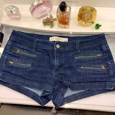 Worn Only Few Times Still Looks Brand New Size 8 W29 Abercrombie And Fitch Shorts, Cute Art Styles, Abercrombie Fitch, Fancy Dresses, Jean Shorts, Fashion Art, Cute Art, Brand New, Dresses