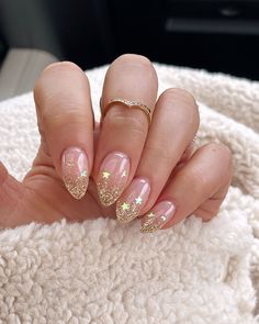 Nail Art Paillette, Nye Nails, New Years Nail Designs, New Years Eve Nails, Milky Nails, Ombre Nails Glitter, Sparkle Nails, Glam Nails