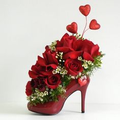 a red shoe with flowers and hearts on the heel that says, buon weekend