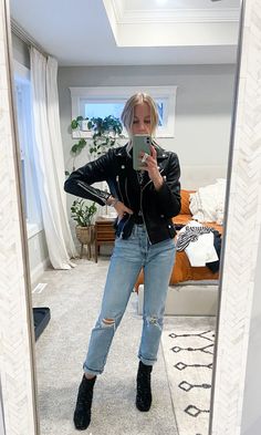 How to Style Levi's Wedgie Straight Jeans 11 Ways - Paisley & Sparrow Bodysuit Outfit Jeans, Levi Wedgie Straight Jeans, Levi Wedgie, Straight Jeans Outfit, Wedgie Jeans, Straight Leg Jeans Outfits, Distressed Mom Jeans, Jeans With Heels, Black Faux Leather Jacket