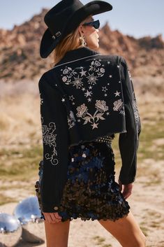 Gracelyn Black Embroidered Cropped Jacket Country Jackets Women, Dark Cowboy Outfit, Alternative Western Fashion, Western Women Outfits, Vampire Cowgirl, Texas Fits, Black Cropped Jean Jacket, Goth Cowgirl