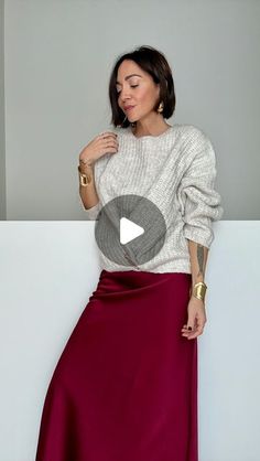 Ilenia Piscopo - Lile on Instagram: "Un maglione molto largo a cui dare nuova vita lo abbiamo tutte vero? E allora io consiglio di provare questo fashion hack! Perfect!
Il Camerino

#ilcamerino #maglione #fashionstyle #fashionblogger #styleinspo #winterfashion #winterstyle #cozystyle #spilla #viralvideos #gonna" Sweater Hacks, Diy Fashion Hacks, Diy Clothing, Diy Fashion, Diy Clothes