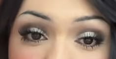 Trashy Eye Makeup, Early 2000s Smokey Eye, Y2k Makeup No Lashes, Trashy Y2k Eye Makeup, 200s Eye Makeup, Y2k Smokey Eye Makeup, Trashy Y2k Eyeshadow, Y2k Silver Makeup, Early 2000s Eye Makeup