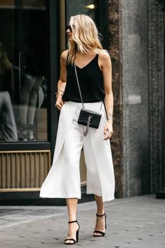 Summer Street Style Fashion Mode Monochrome, White Culottes, Chique Outfits, Fashion Jackson, Street Style Summer, Trendy Clothing, Inspired Outfits, 가을 패션, Street Style Looks