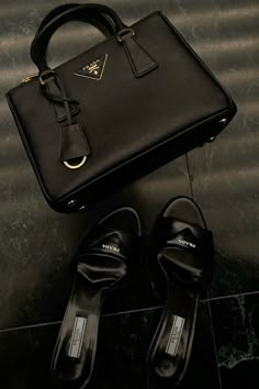 #aesthetic#dark#darkfeminin#darkaesthetics#prada#shoes#bag#pradahandbags#black#feed Prada Bag Aesthetic, Purses Aesthetic, Jenny Humphrey, Aesthetic Bags, Devil Wears Prada, Shoes Bag, Bags Aesthetic, Aesthetic Dark