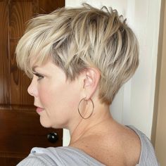 Pixie with Tapered Neckline and Wispy Layers Tapered Pixie, Pixie Cut Back View, Back Of Pixie Haircut Neckline, Sassy Pixie Haircut, Short Wedge Hairstyles, Gray Hair Pixie Cuts, Short Choppy Haircuts, Concert Hairstyles