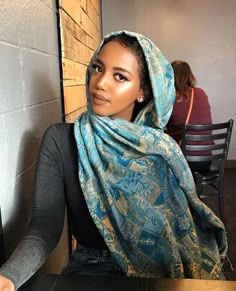 Loose Head Scarf, Somali Women, Head Scarf Styles, Turban Style, Hijabi Fashion, Muslim Girls, African Beauty