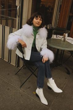 Winter fashion, winter trends, winter outfit inspiration, winter style, white boots, booties, influencer White Boots Street Style, White Boots Outfits, White Knee High Boots, White Boots Outfit, Boots Outfits, White Ankle Boots, Clothing Staples