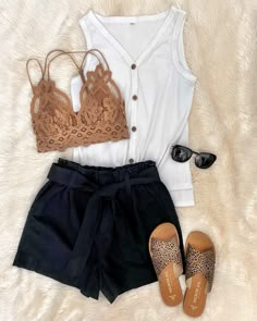 Instagram Lately | MrsCasual Petite Fashion Tips, Pieces Of Clothing, Simple Fashion, Mom Outfits, Summer Fits, Petite Fashion, French Fashion, Spring Summer Outfits, Outfits Casuales