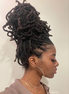 Beautiful Buns, Natural Hair Beauty, Natural Hair Tips, Hair Crush, Locs Hairstyles, Black Natural Hairstyles