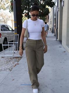 Fashion Uniform, Casual Outfit Inspiration, My Fashion, Uniform Fashion, Mode Inspo, Looks Chic, Fashion Streetwear, Outfit Inspo Fall, Looks Style