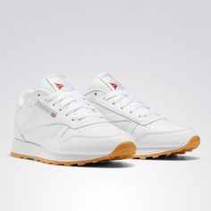 Reebok Tênis Reebok Classic Leather Feminino-Criado na década de 80, o Reebok Classic Leather leva o estilo clássico a outro nível. Este incrível retro-runner tem como herança o cabedal feito em couro, proporcionando um visual extremamente el... Reebok Classic Leather, Reebok Classic, Classic Leather, Life Is, Leather