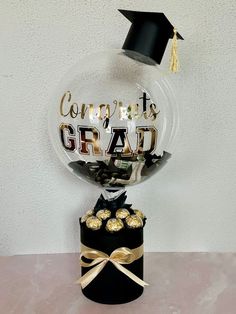 15 Heartwarming Graduation Gifts That Empower the Graduate Graduation Gift Basket Ideas, Sentimental Graduation Gifts, Meaningful Graduation Gifts, Congratulations Balloons, Graduation Box, Graduation Money Gifts, Graduation Bouquet