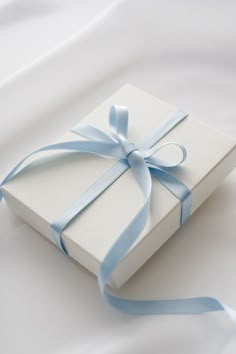 Baby Blue Aesthetic, Light Blue Aesthetic, Good Color Combinations, Bleu Pastel, Blue Gift, Aesthetic Colors, White Box, White Gift Boxes, Blue Christmas