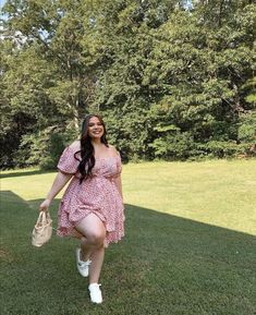 Chubby Girl Fashion, Big Stomach, Plus Size Posing, Blouses Designs, White Blouses, Plus Size Summer Outfits