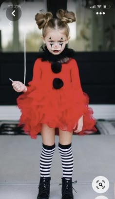 Diy Spooky Costumes For Kids, How To Make Clown Costume, Womens Clown Costume Diy, Kid Clown Makeup, Circus Dress Up, Clown Girl Costume, Carnival Clown Costume, Diy Clown Costume, Clown Costume Diy